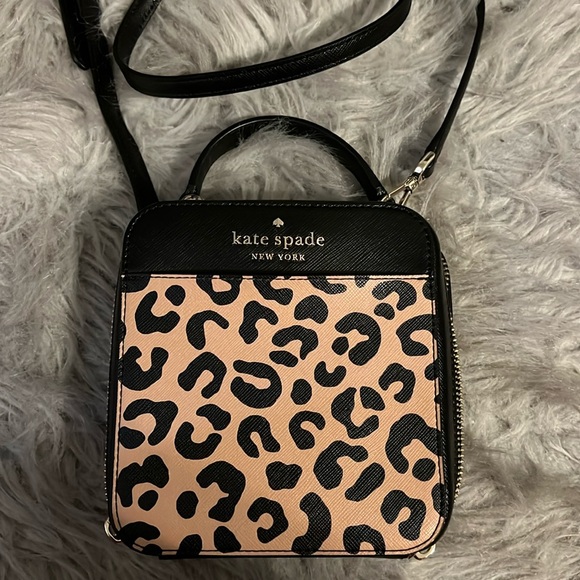 kate spade Handbags - Kate spade cheetah crossbody